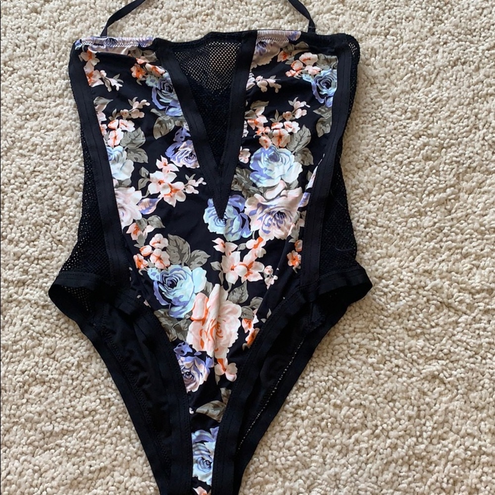One piece swim suit